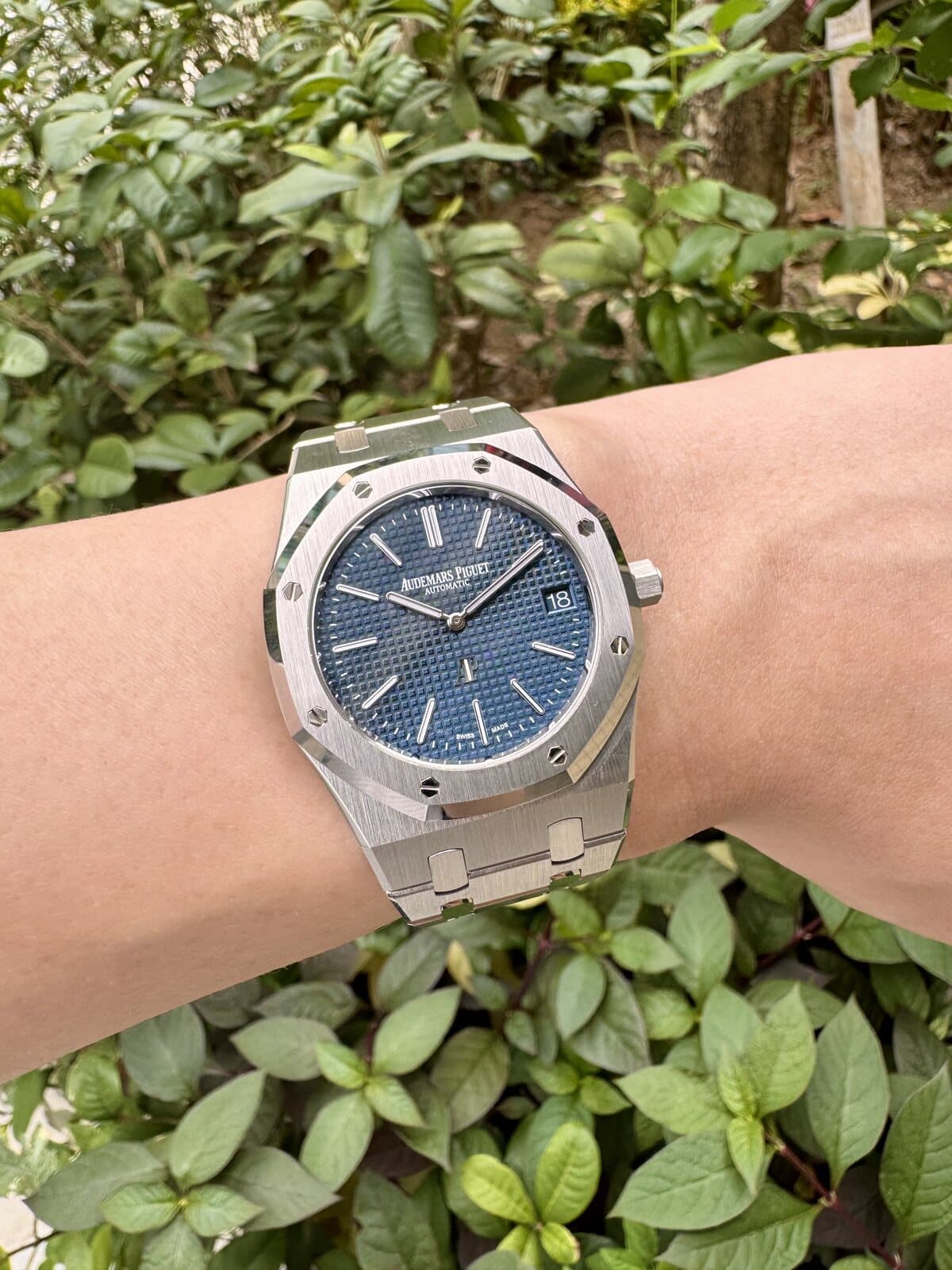 Audemars Piguet Royal Oak Jumbo Extra-Thin 16202ST on the wrist, full frame