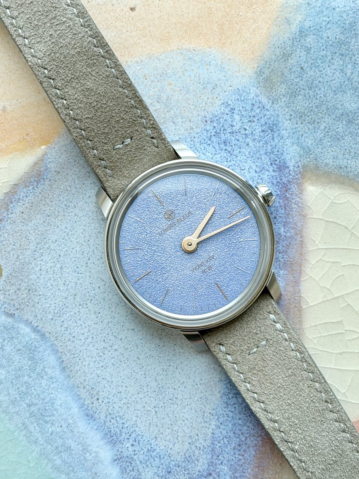 Lundis Bleus custom enamel dial shifting between lavender and blue, full frame