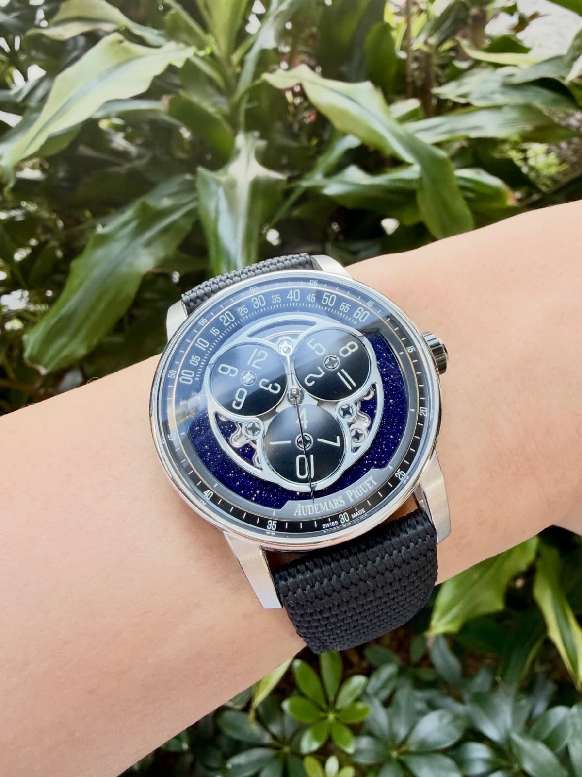 Close-up of the sapphire wandering-hours discs on the Starwheel 15212NB