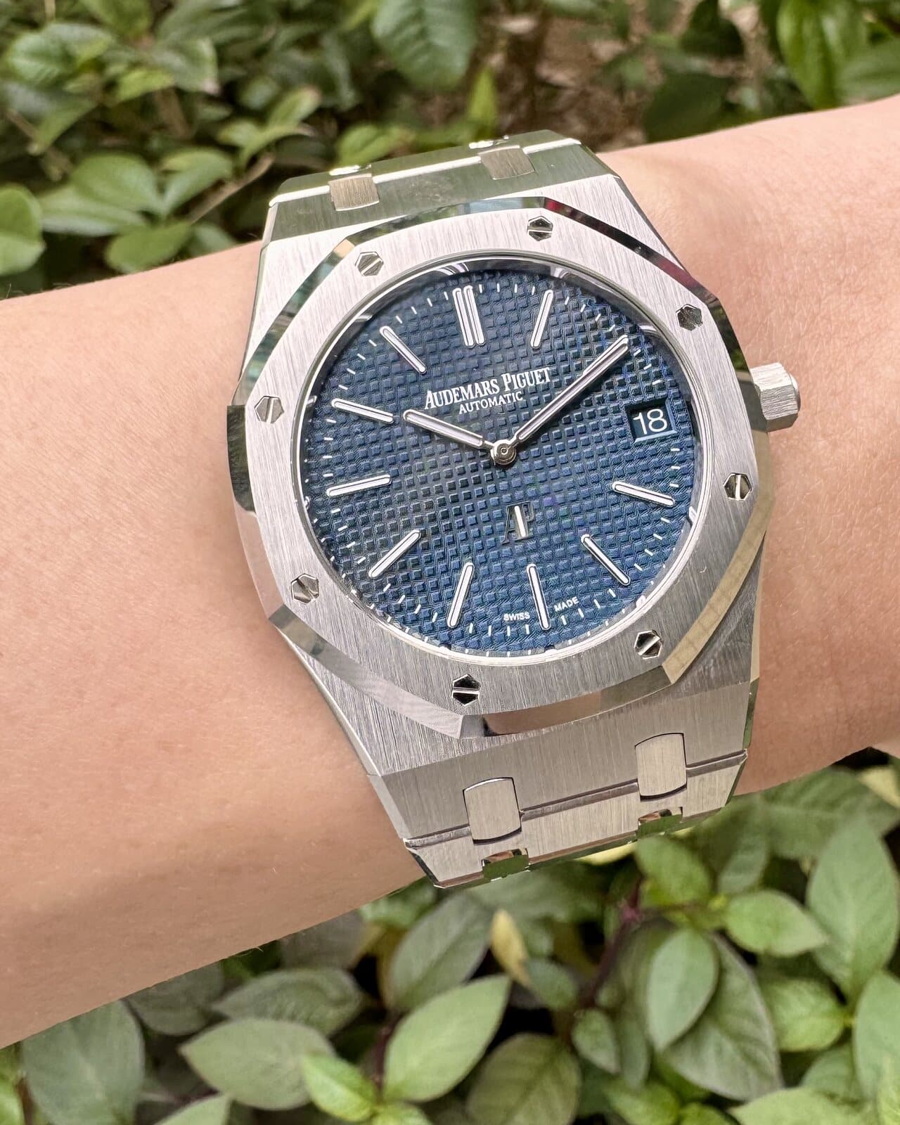 Audemars Piguet Royal Oak Jumbo Extra-Thin 16202ST on the wrist
